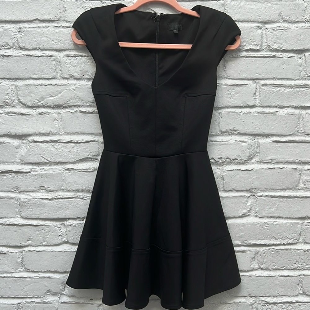 ⚫️ Topshop LBD Padded Shoulder Deep V Mini Skater Dress, size 4